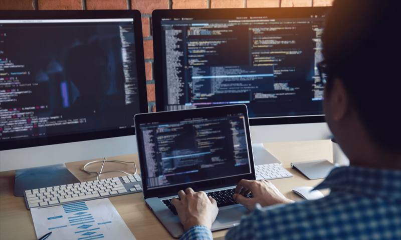 数据科学选型：R与Python如何赋能梨树区网站建设？